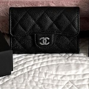 CHANEL Caviar Black Quilted Flap Card Holder w/ Silver Hardware. 100% Authentic.